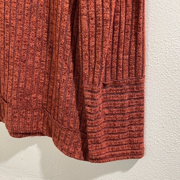 Women’s Boho Textured Sweater in size M - rust color - Picture 3 of 7